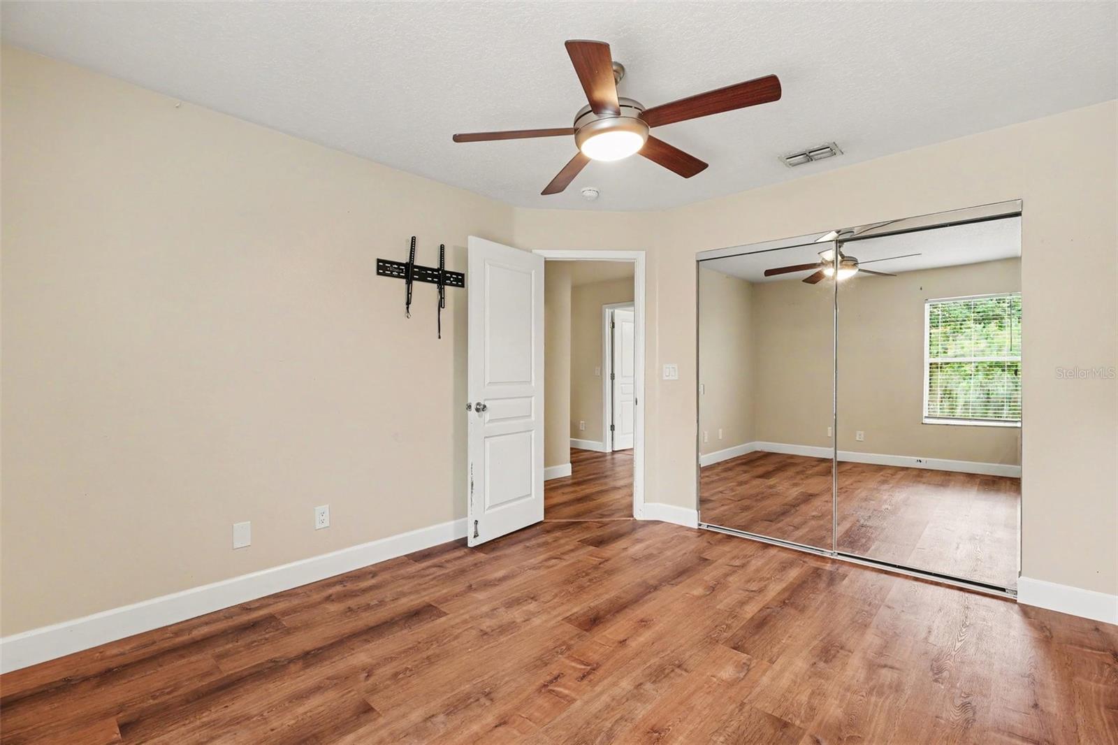 2415 Saint Pauls Dr Property Photo 20