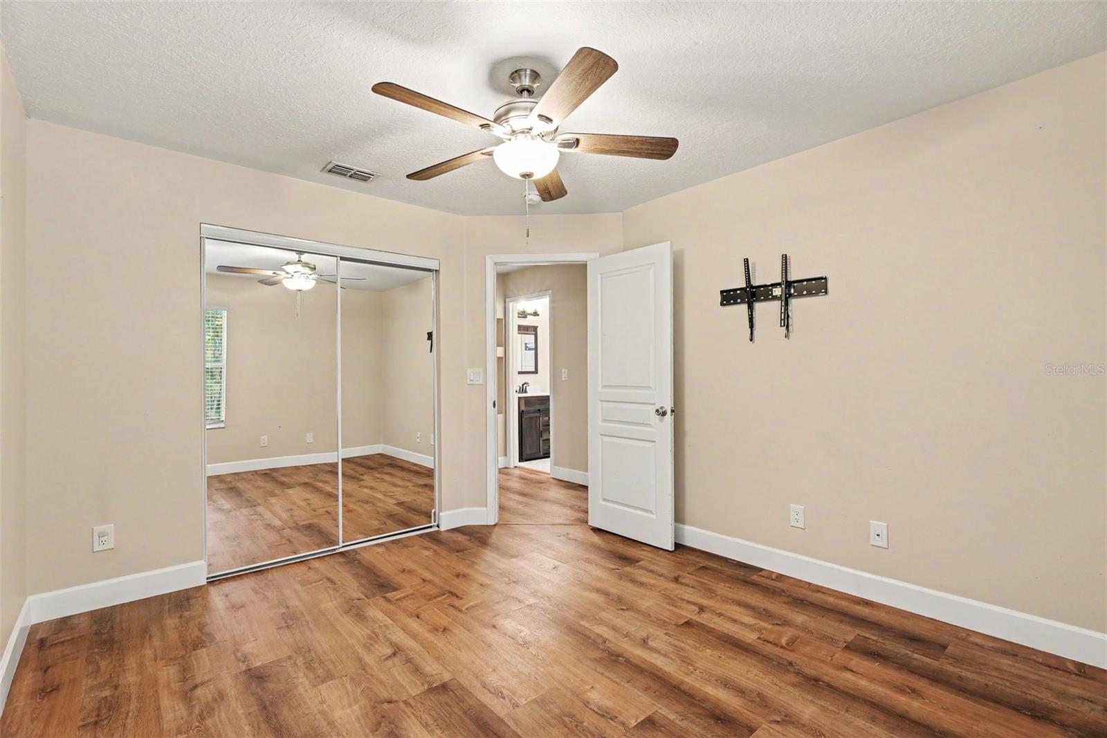 2415 Saint Pauls Dr Property Photo 21