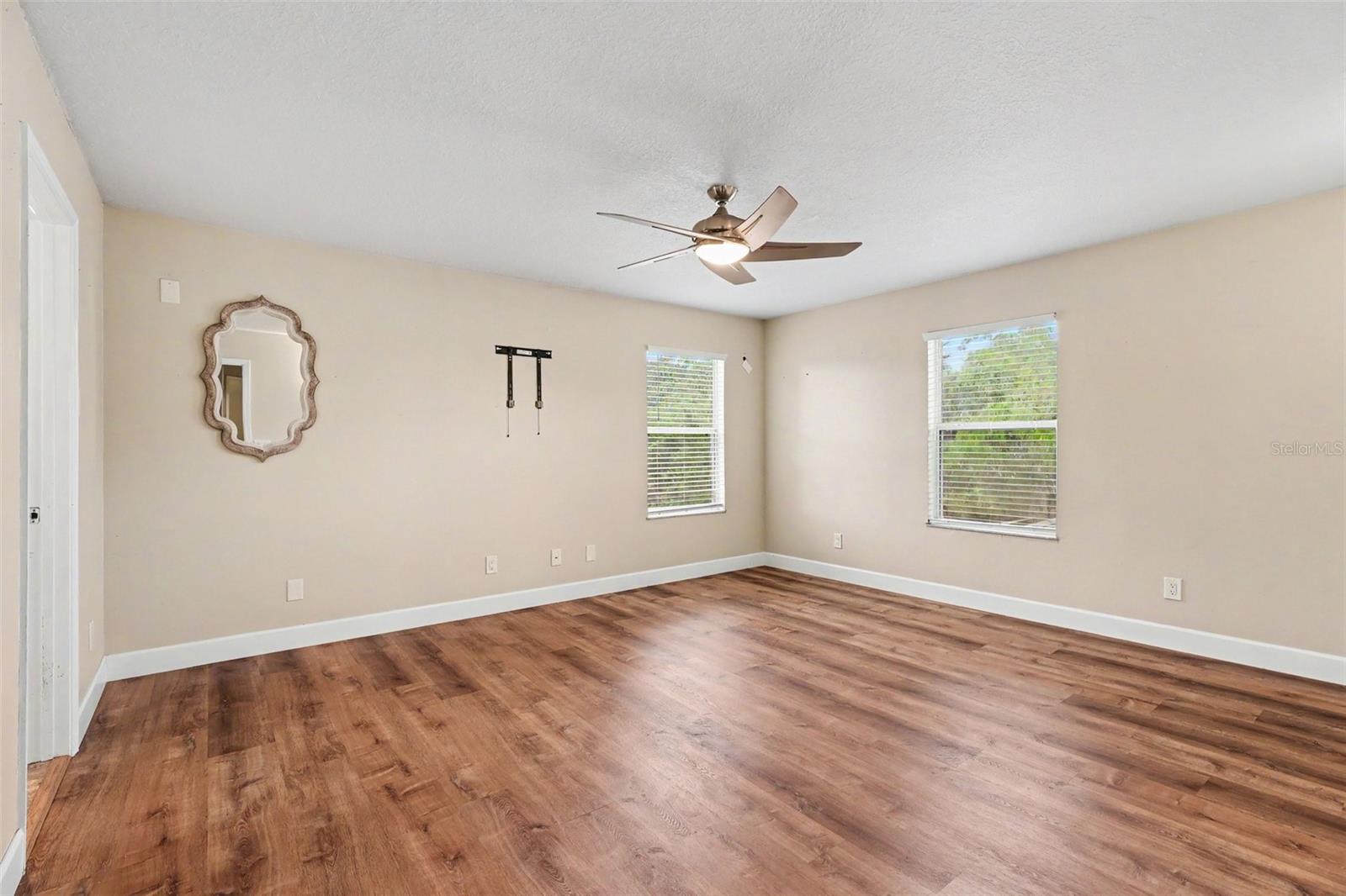 2415 Saint Pauls Dr Property Photo 22
