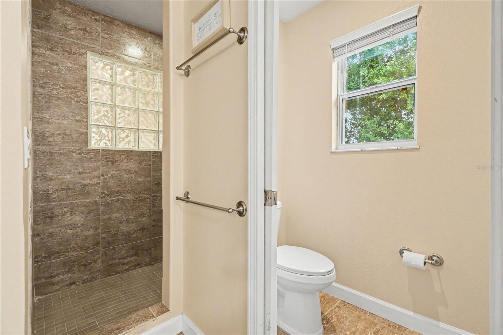 2415 Saint Pauls Dr Property Photo 23