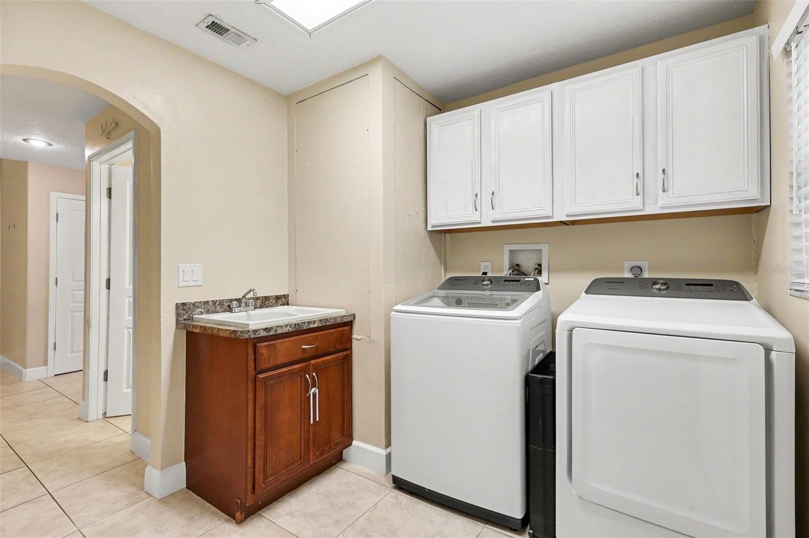 2415 Saint Pauls Dr Property Photo 25