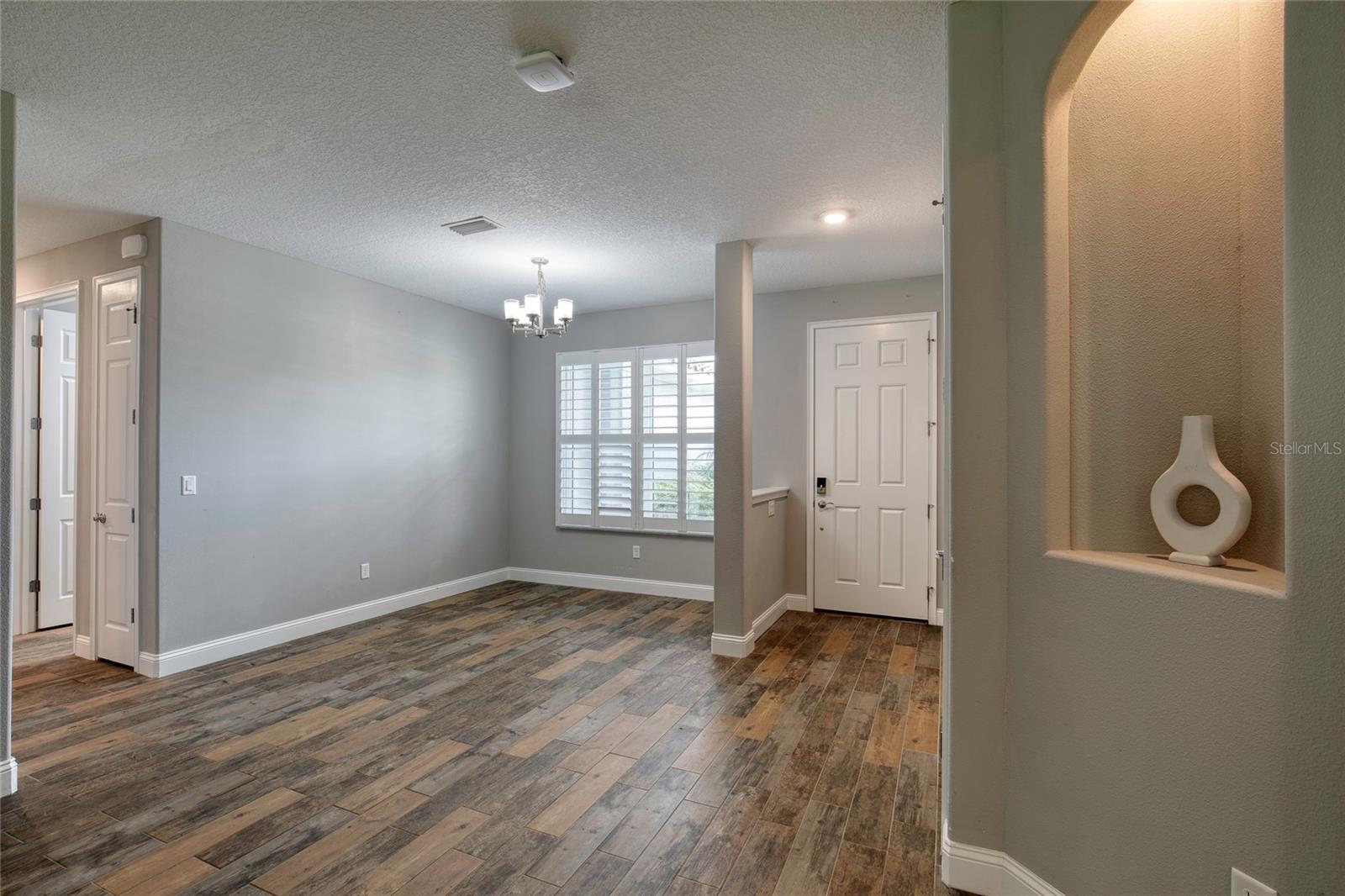 56 Thornhill Chase Cir Property Photo 7