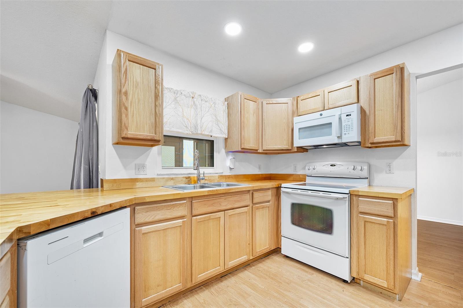 1355 1st Ave Property Photo 17