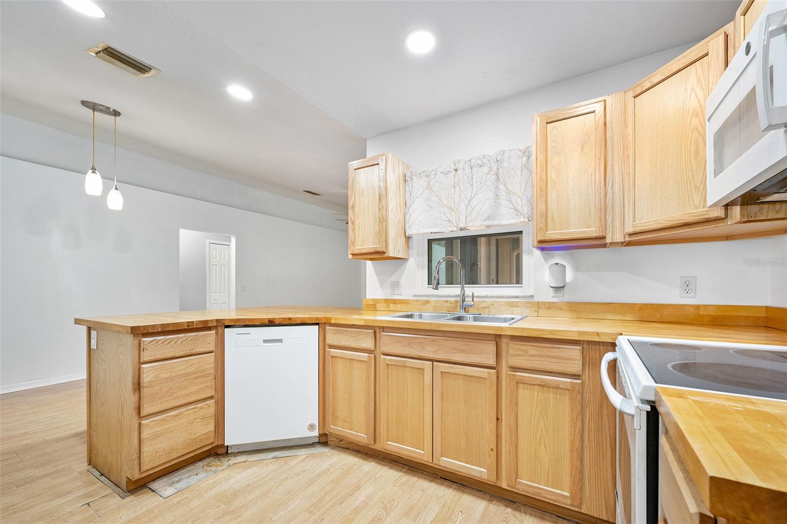 1355 1st Ave Property Photo 18