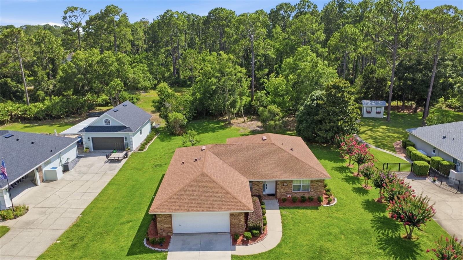687 Winterberry Trl Property Photo 2