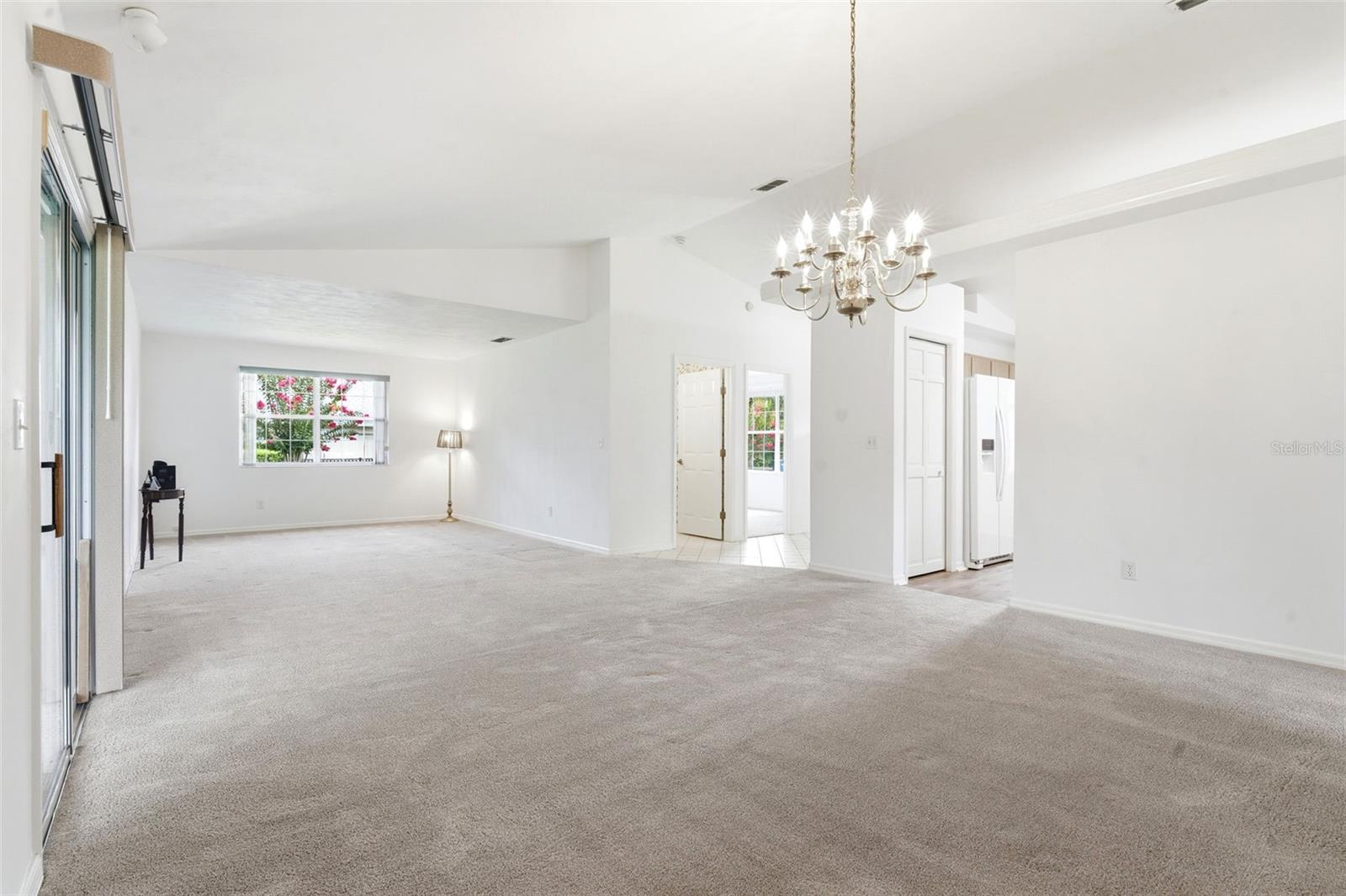 687 Winterberry Trl Property Photo 5