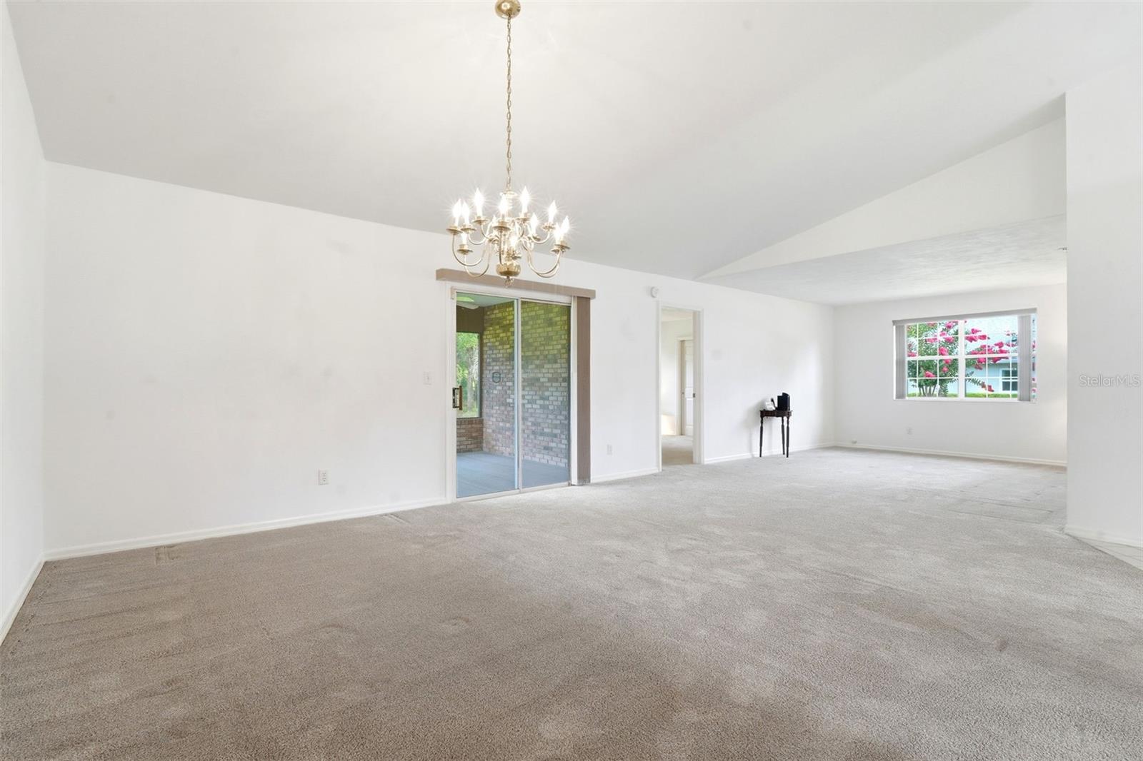 687 Winterberry Trl Property Photo 7