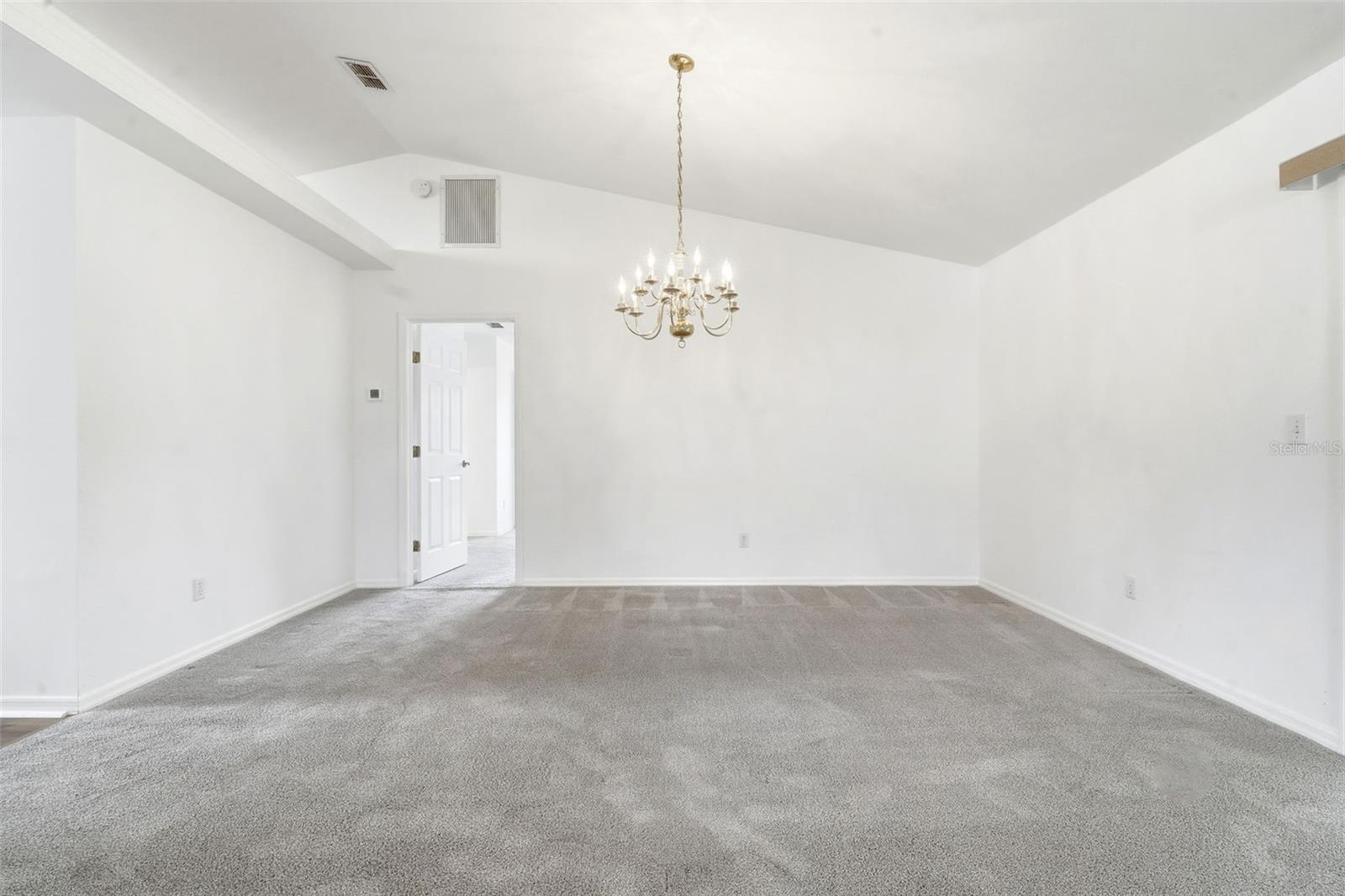 687 Winterberry Trl Property Photo 8