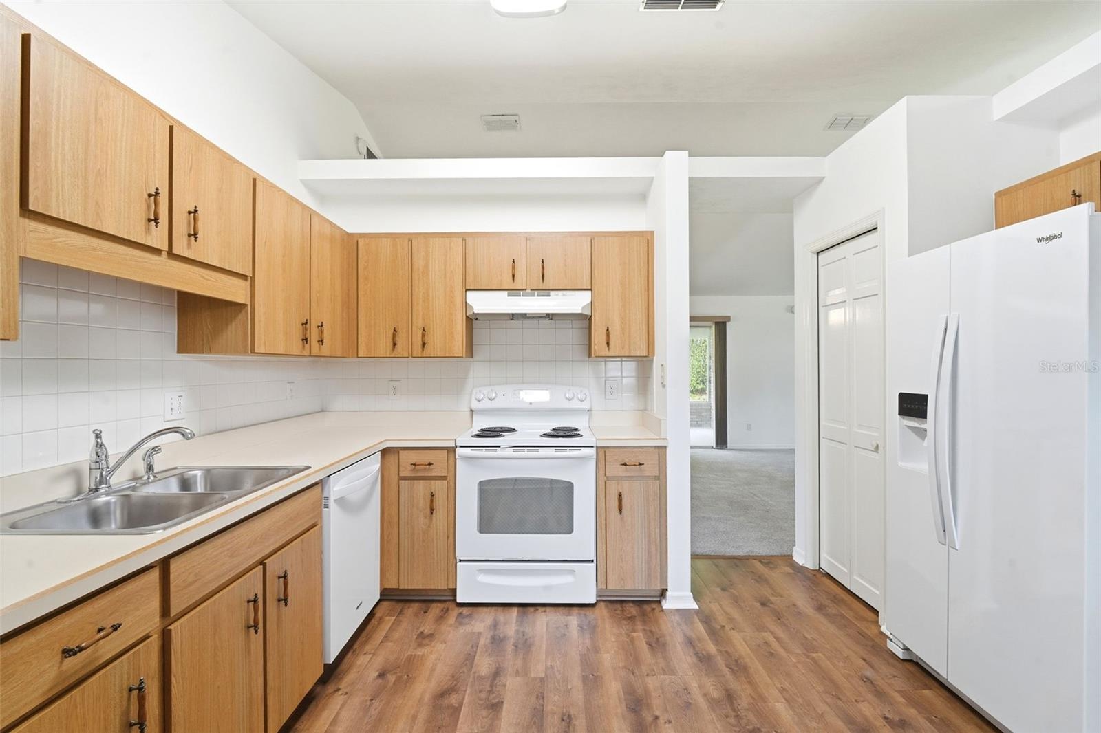 687 Winterberry Trl Property Photo 11