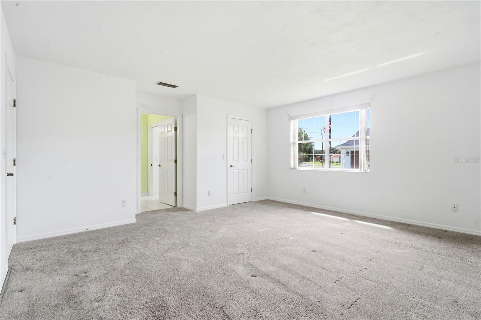 687 Winterberry Trl Property Photo 14