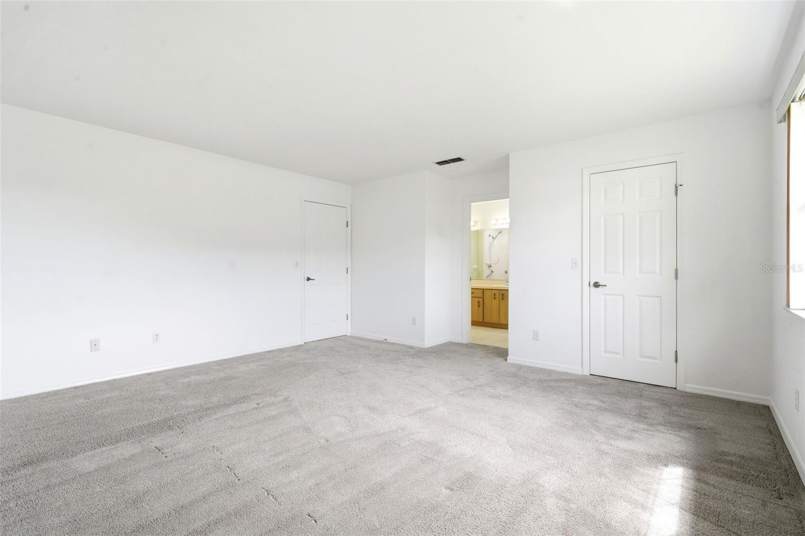 687 Winterberry Trl Property Photo 16