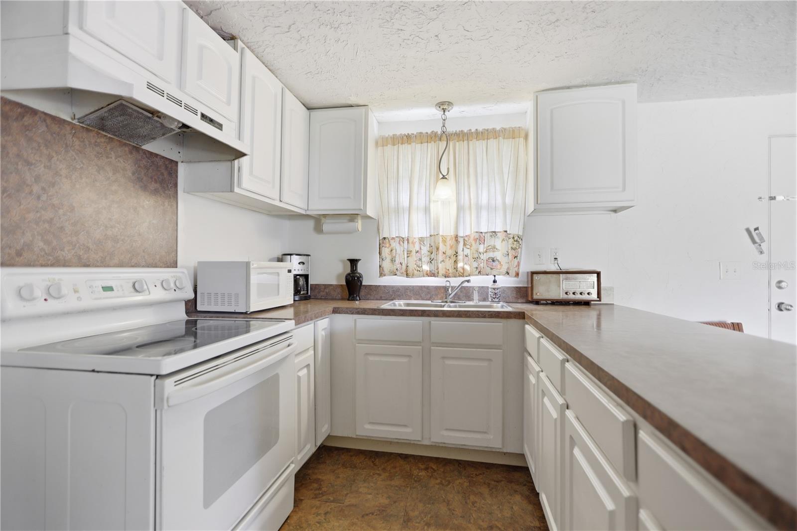 120 Valencia Rd Property Photo 13
