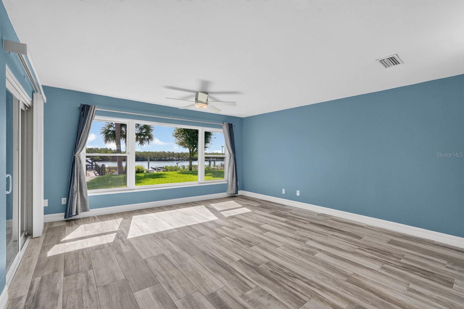 1136 Harbour Point Dr Property Photo 8