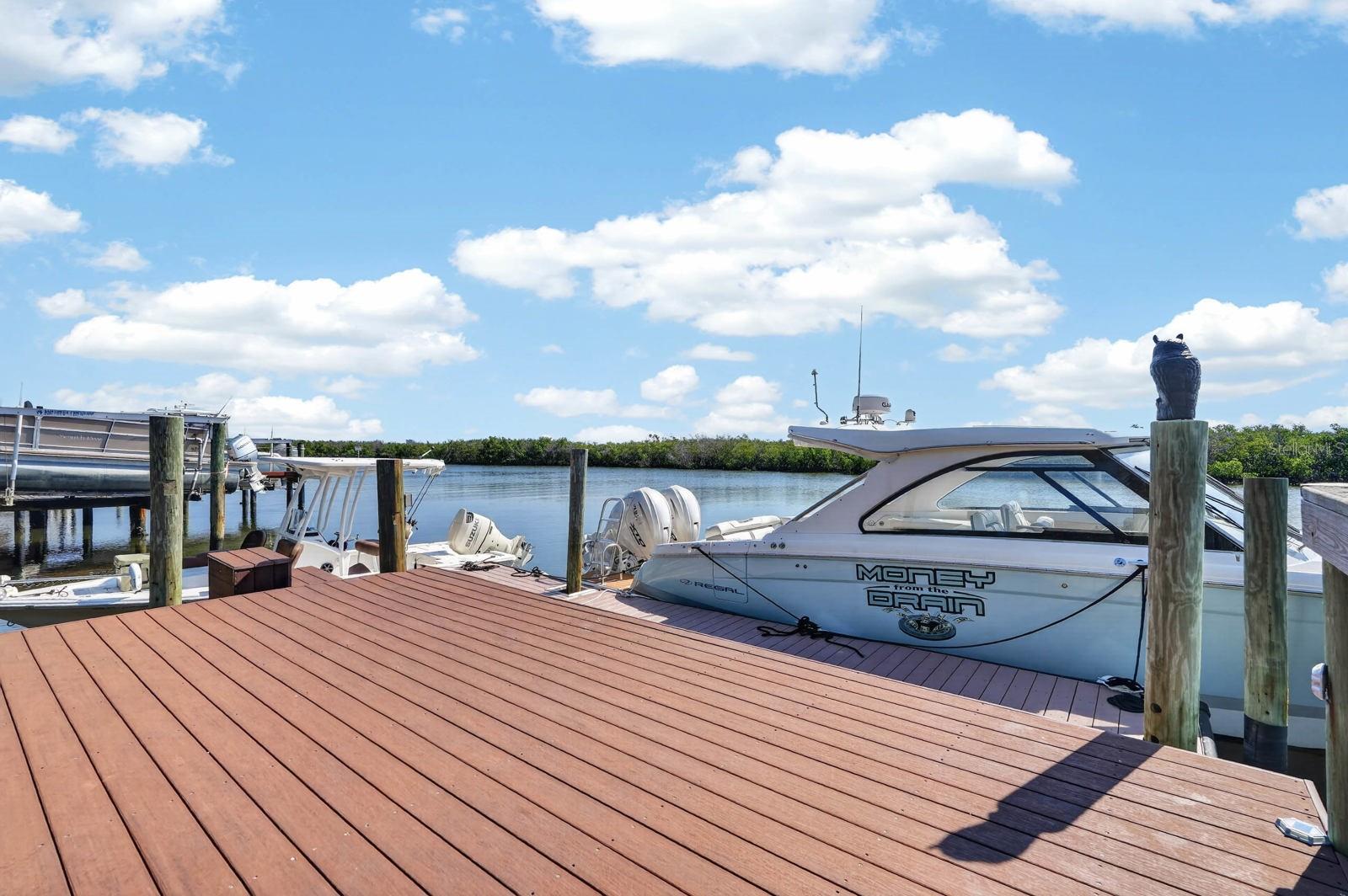 1136 Harbour Point Dr Property Photo 34