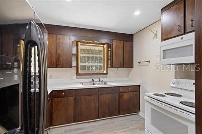 420 N Fairview Ave Property Photo 2