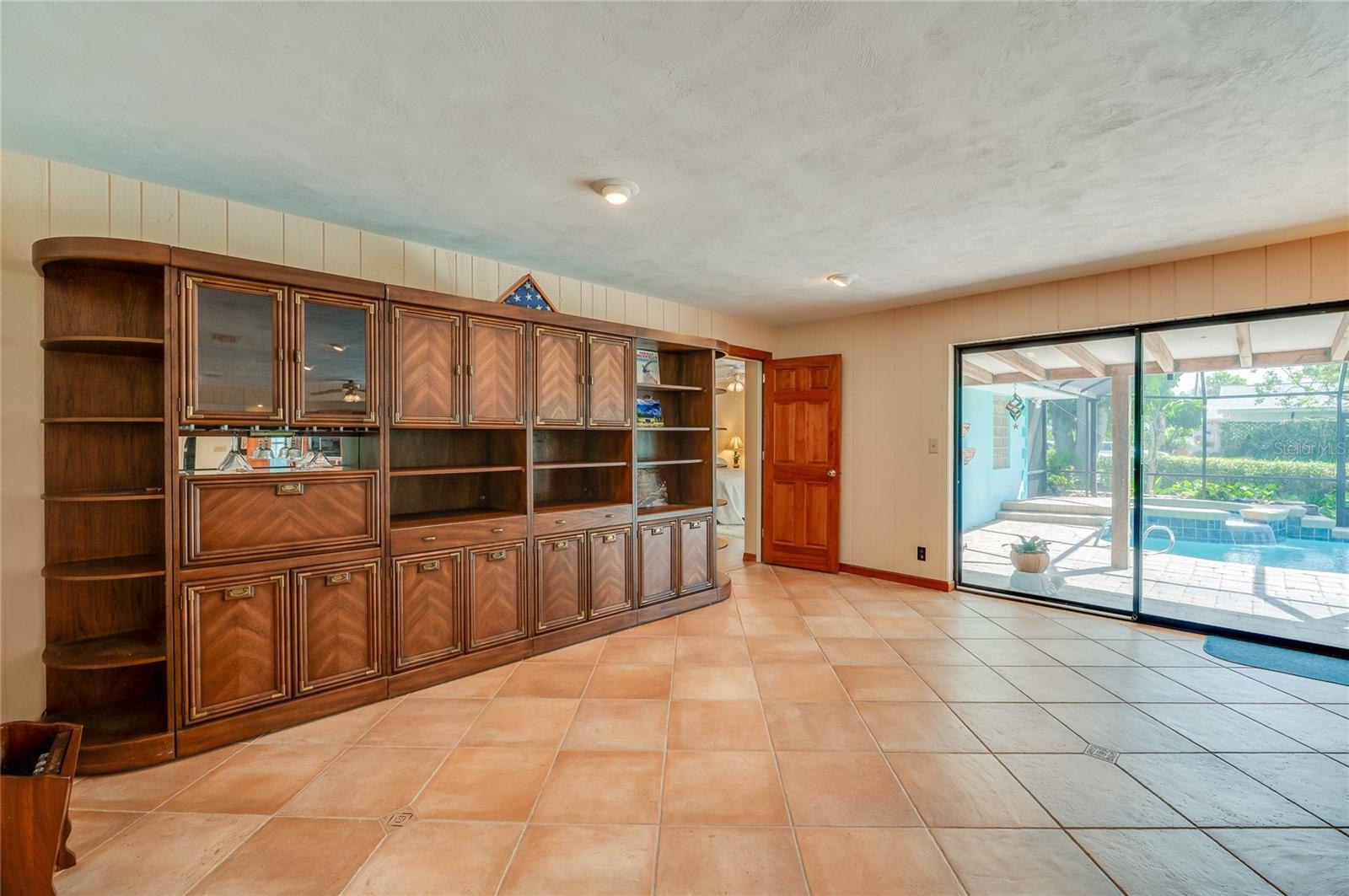 697 John Anderson Dr Property Photo 20