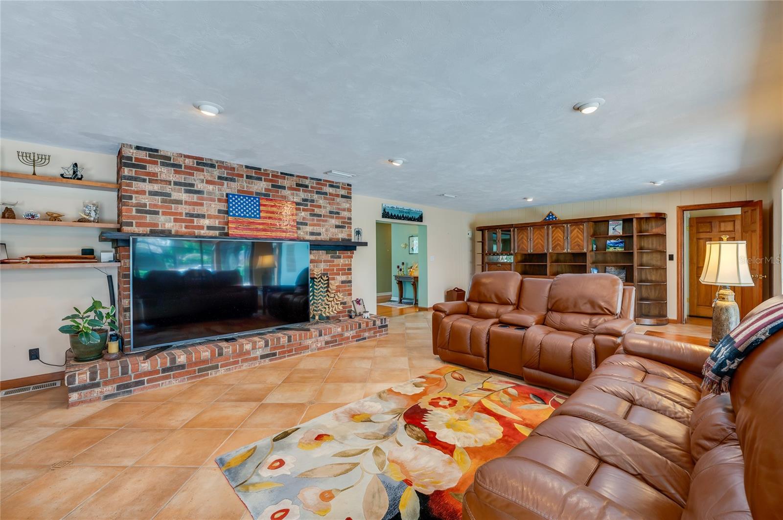 697 John Anderson Dr Property Photo 22