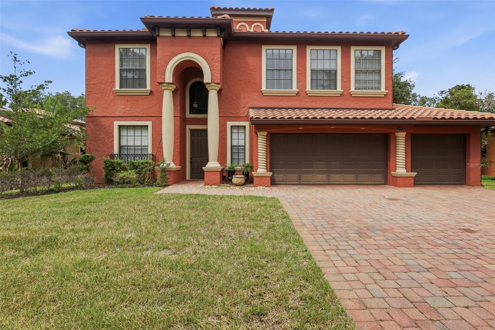 109 Elissar Dr Property Photo 3