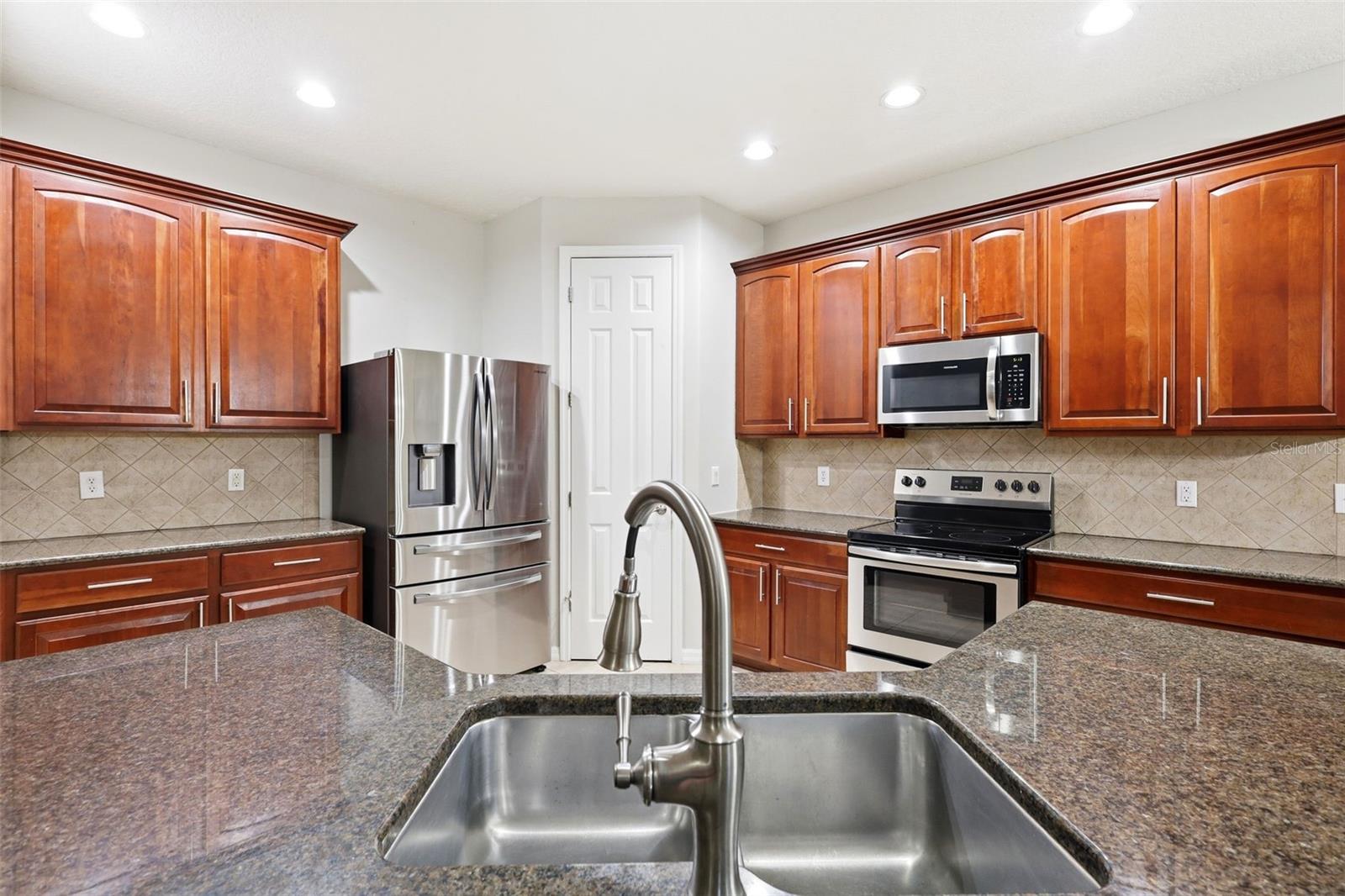 109 Elissar Dr Property Photo 20
