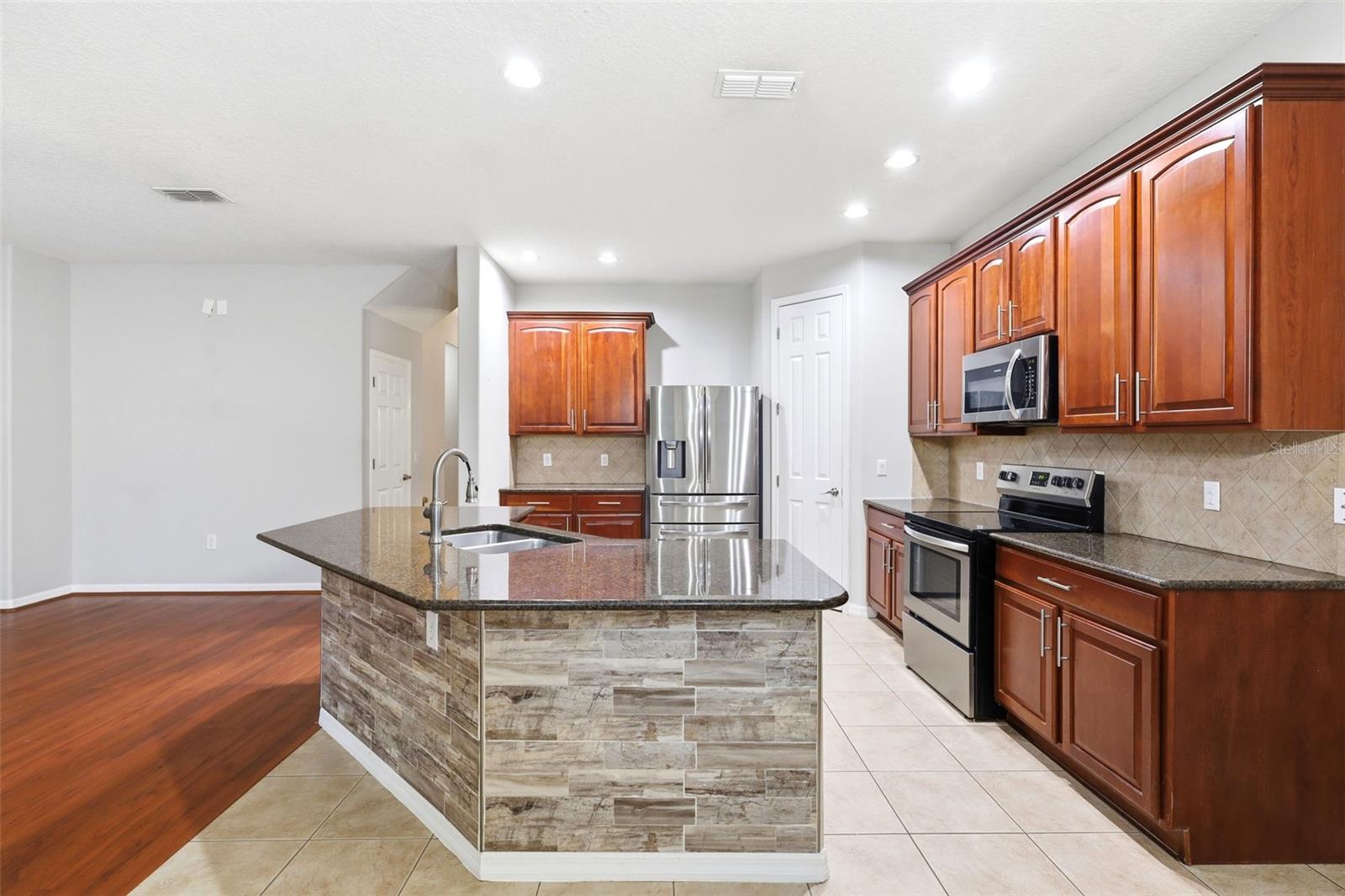 109 Elissar Dr Property Photo 21