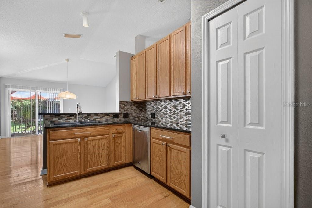 828 Crystal Spring Way Property Photo 6