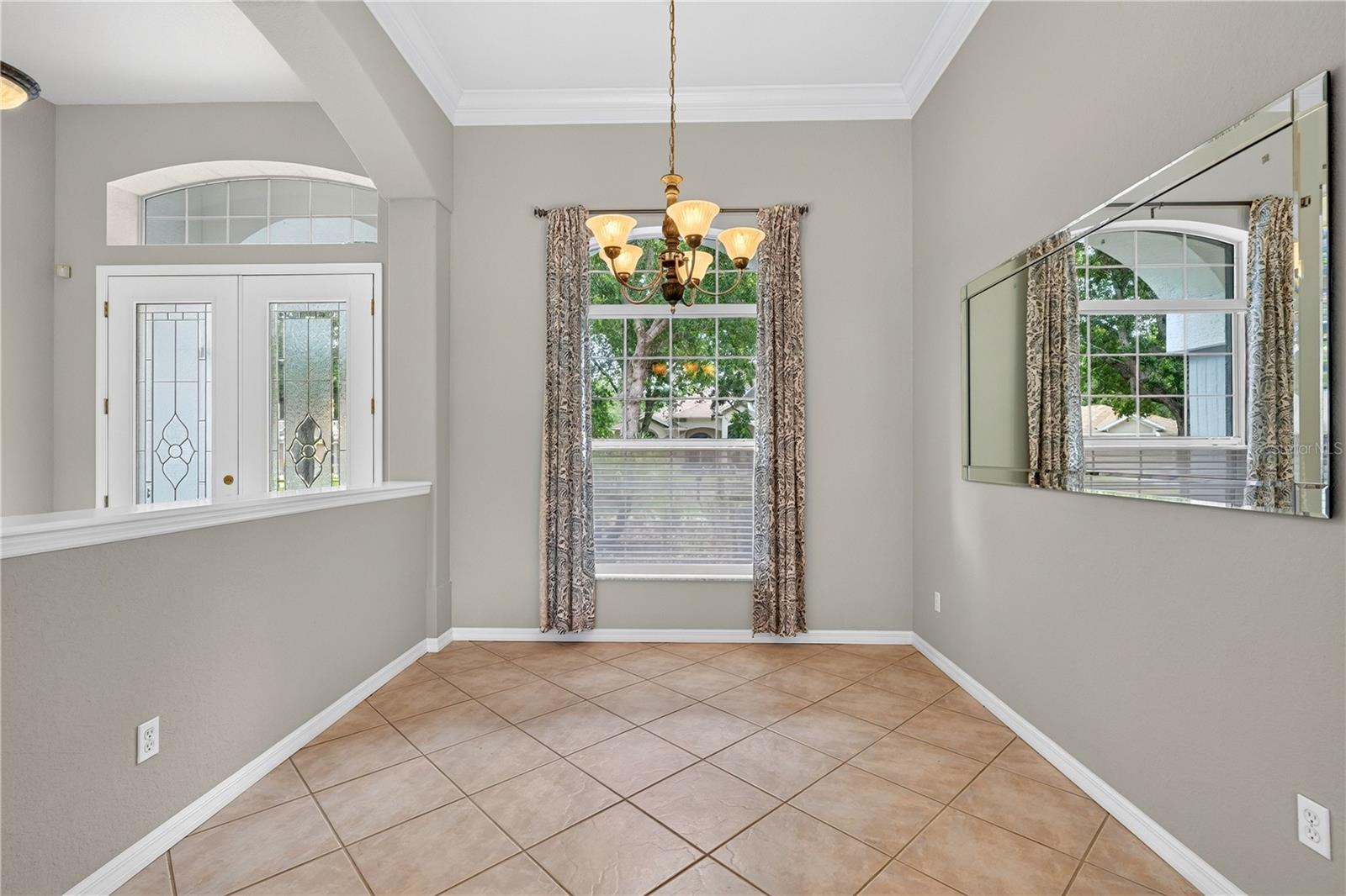 1435 Dolph Cir Property Photo 6