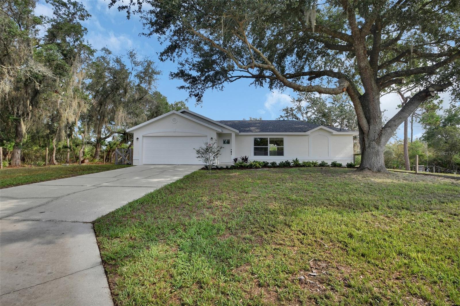 1251 Seminole Dr Property Photo 1
