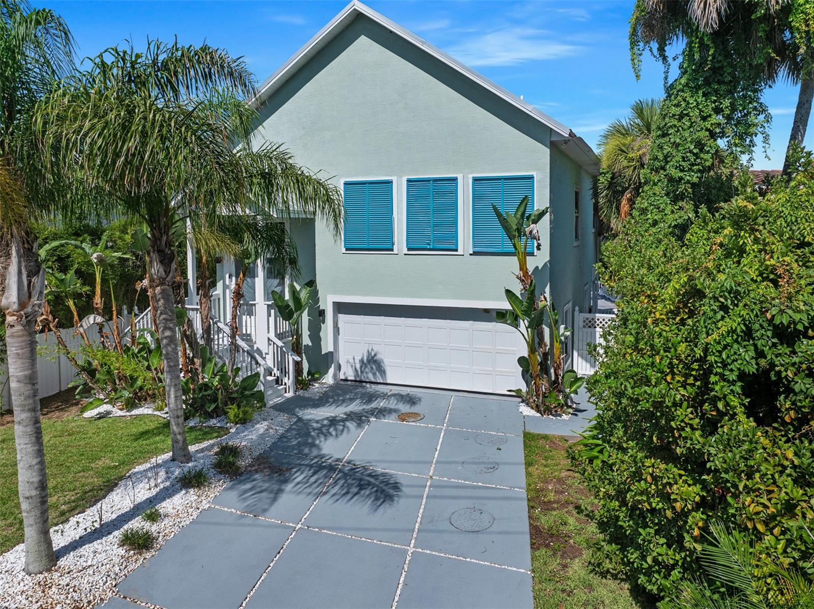 3110 John Anderson Dr Property Photo 2