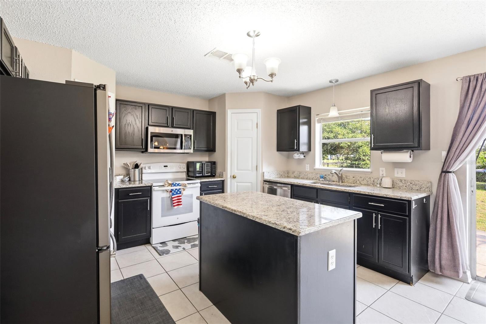 2678 Beckwith St Property Photo 6