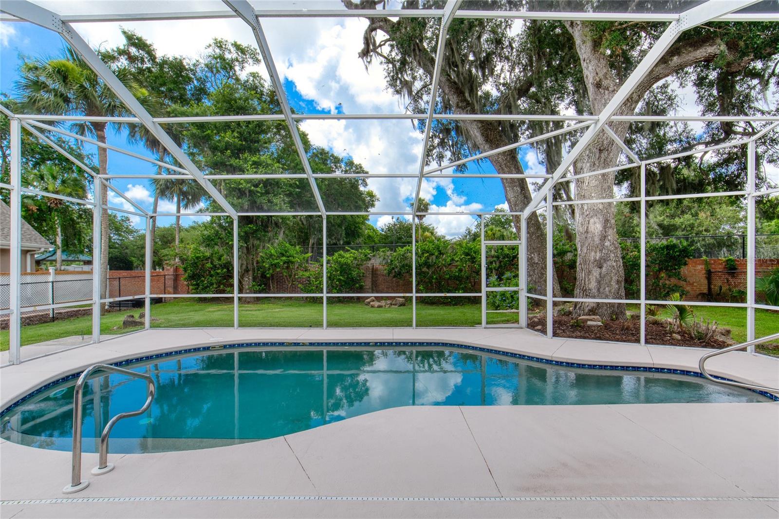 5 Watercliff Ln Property Photo 4