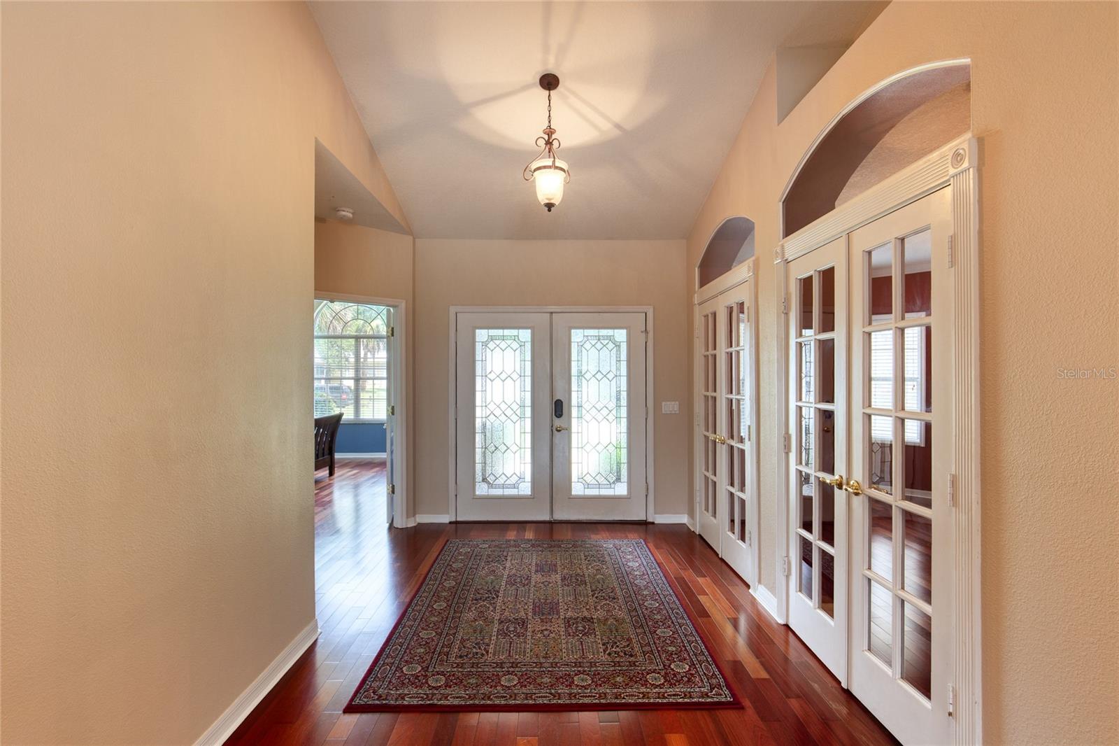 5 Watercliff Ln Property Photo 9