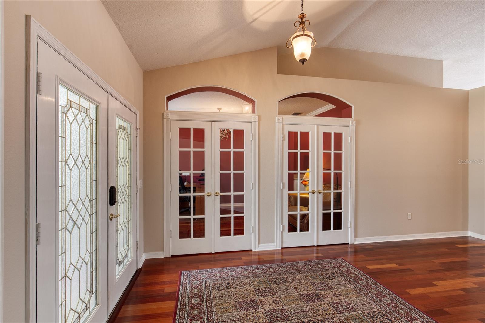 5 Watercliff Ln Property Photo 10