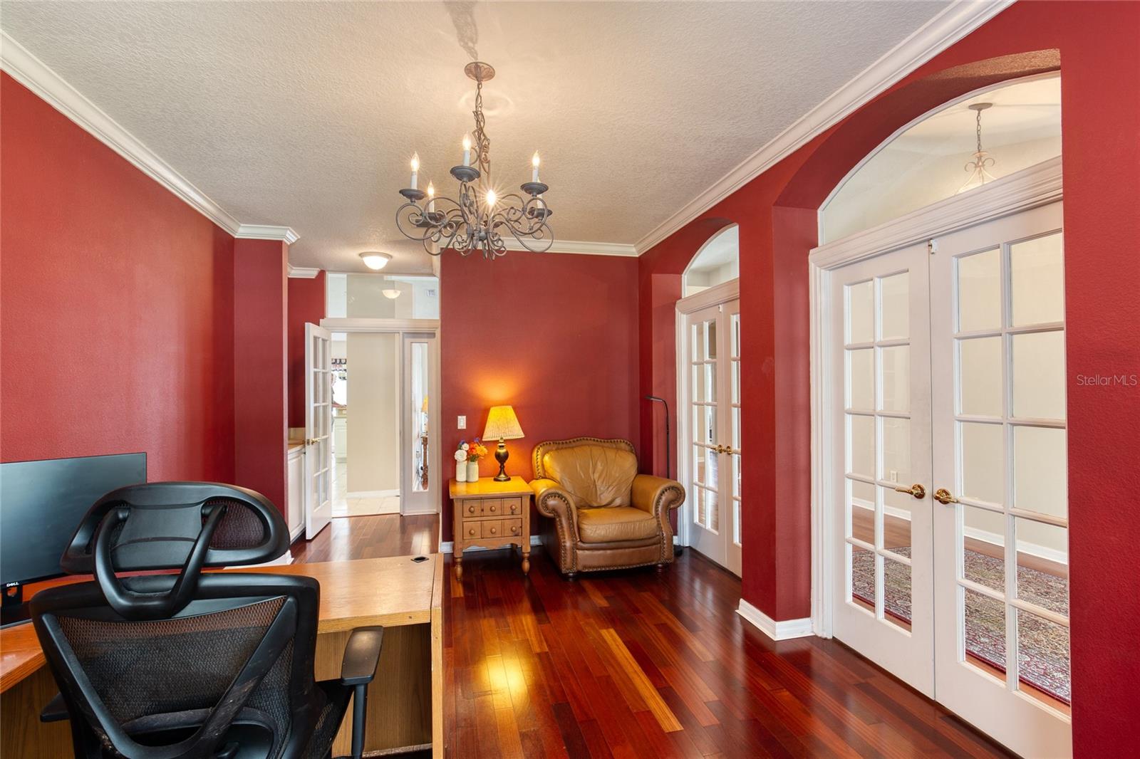 5 Watercliff Ln Property Photo 13