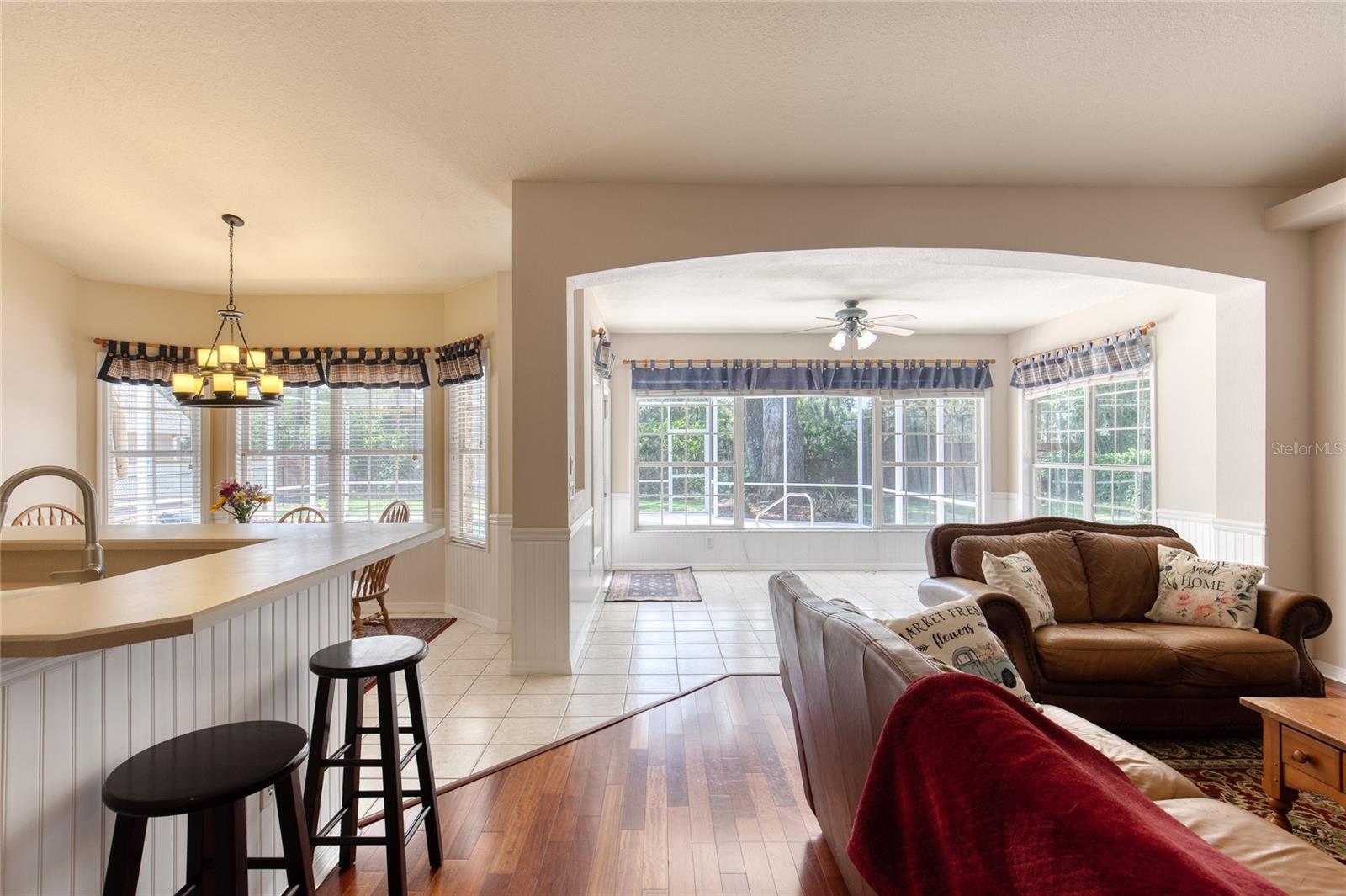 5 Watercliff Ln Property Photo 17