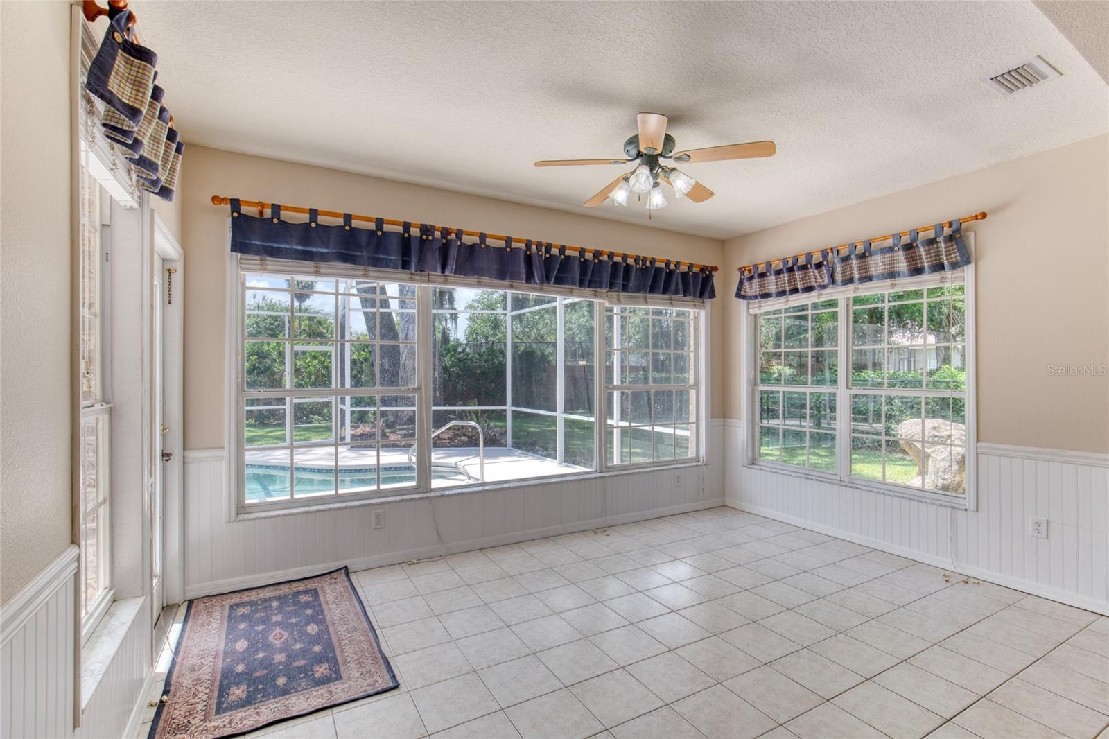 5 Watercliff Ln Property Photo 18
