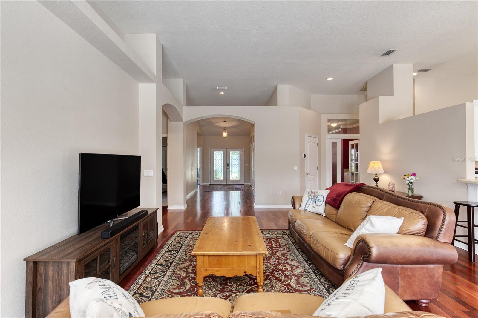 5 Watercliff Ln Property Photo 20
