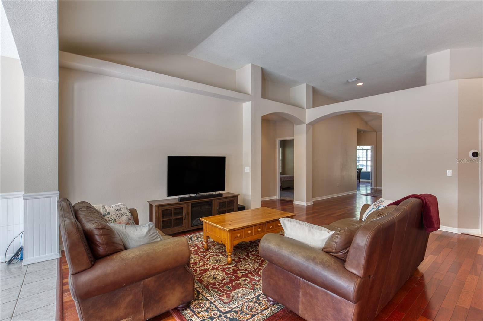 5 Watercliff Ln Property Photo 21