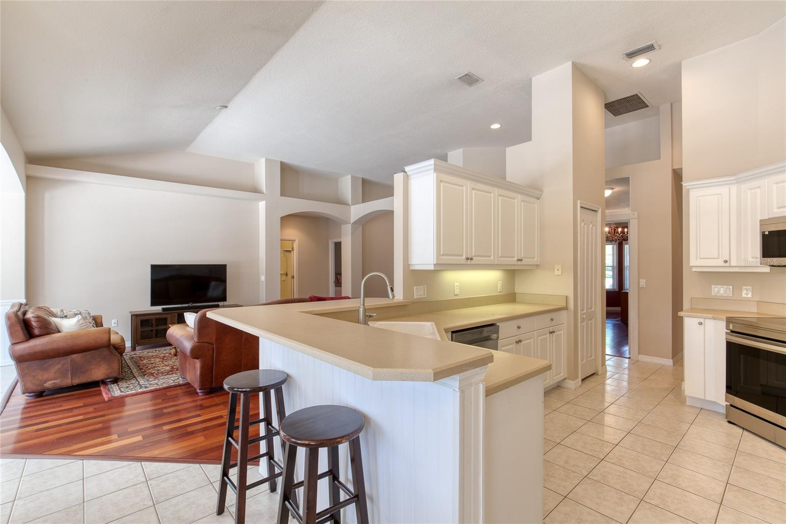 5 Watercliff Ln Property Photo 25