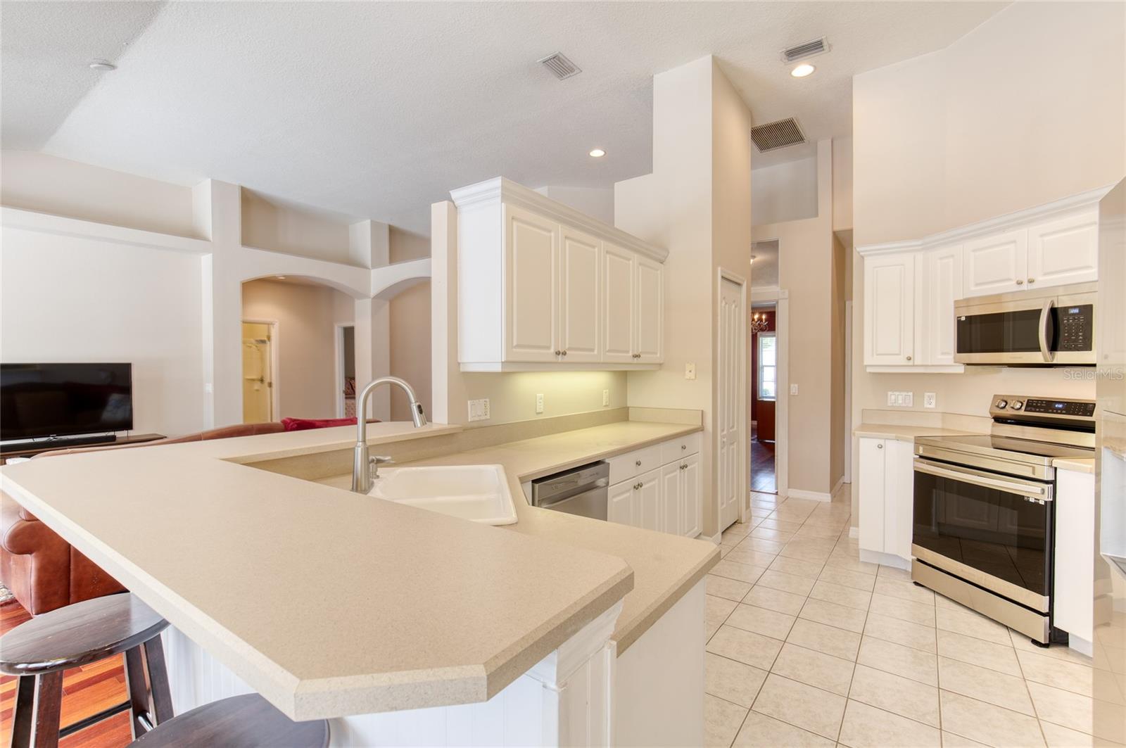 5 Watercliff Ln Property Photo 26