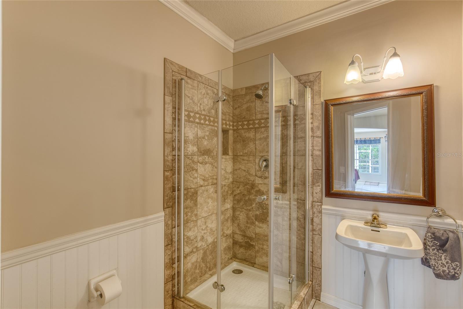 5 Watercliff Ln Property Photo 29
