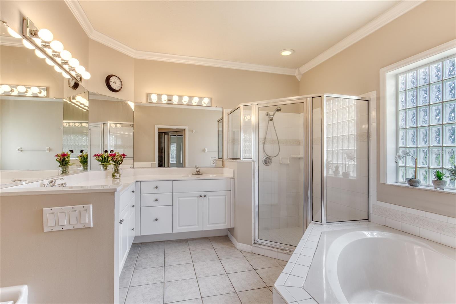 5 Watercliff Ln Property Photo 34