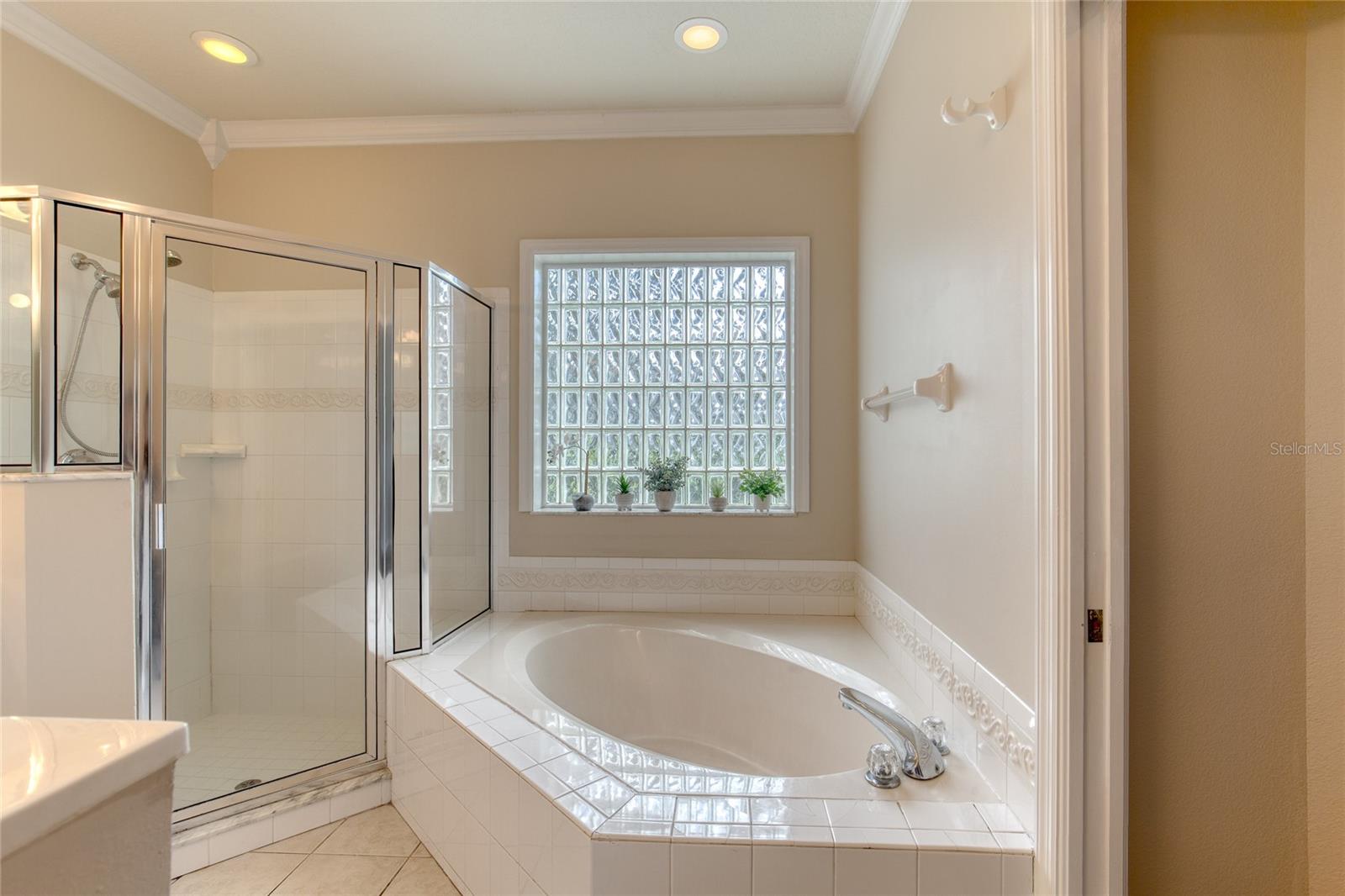 5 Watercliff Ln Property Photo 36
