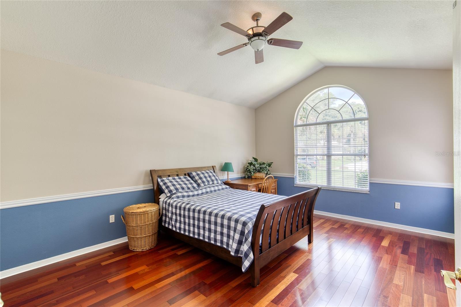 5 Watercliff Ln Property Photo 38