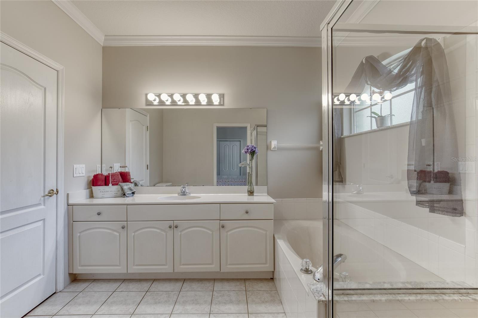 5 Watercliff Ln Property Photo 44