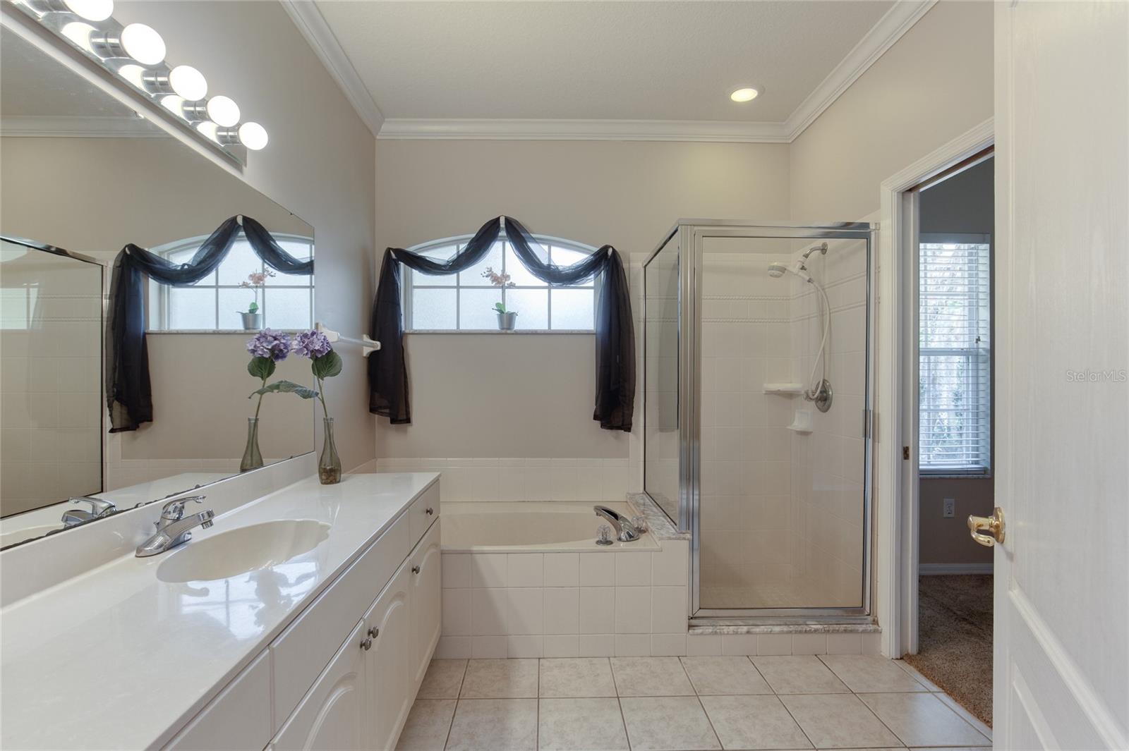 5 Watercliff Ln Property Photo 46