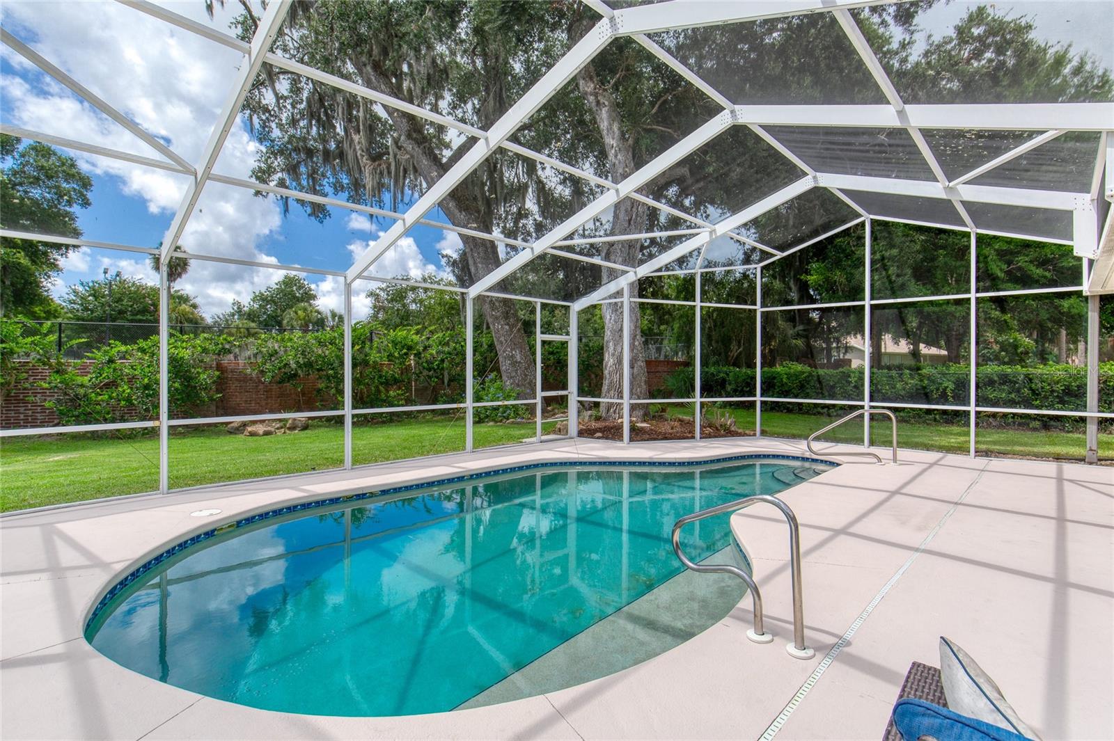 5 Watercliff Ln Property Photo 52