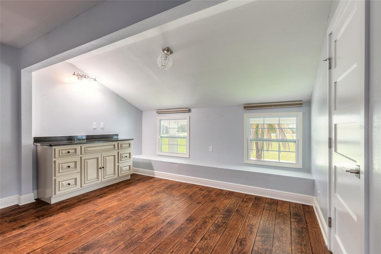2015 Halifax Dr Property Photo 31