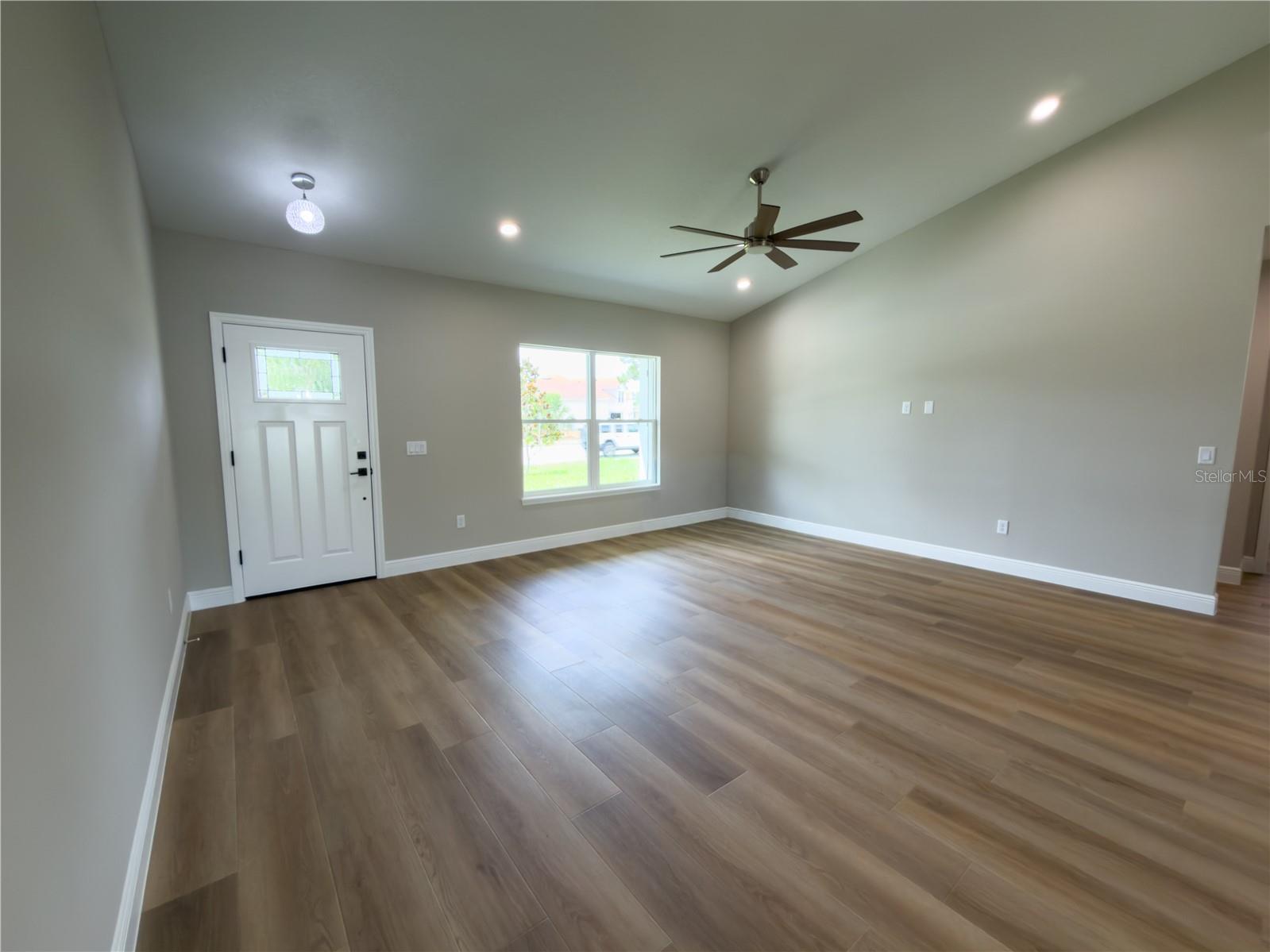 1592 E Normandy Blvd Property Photo 10