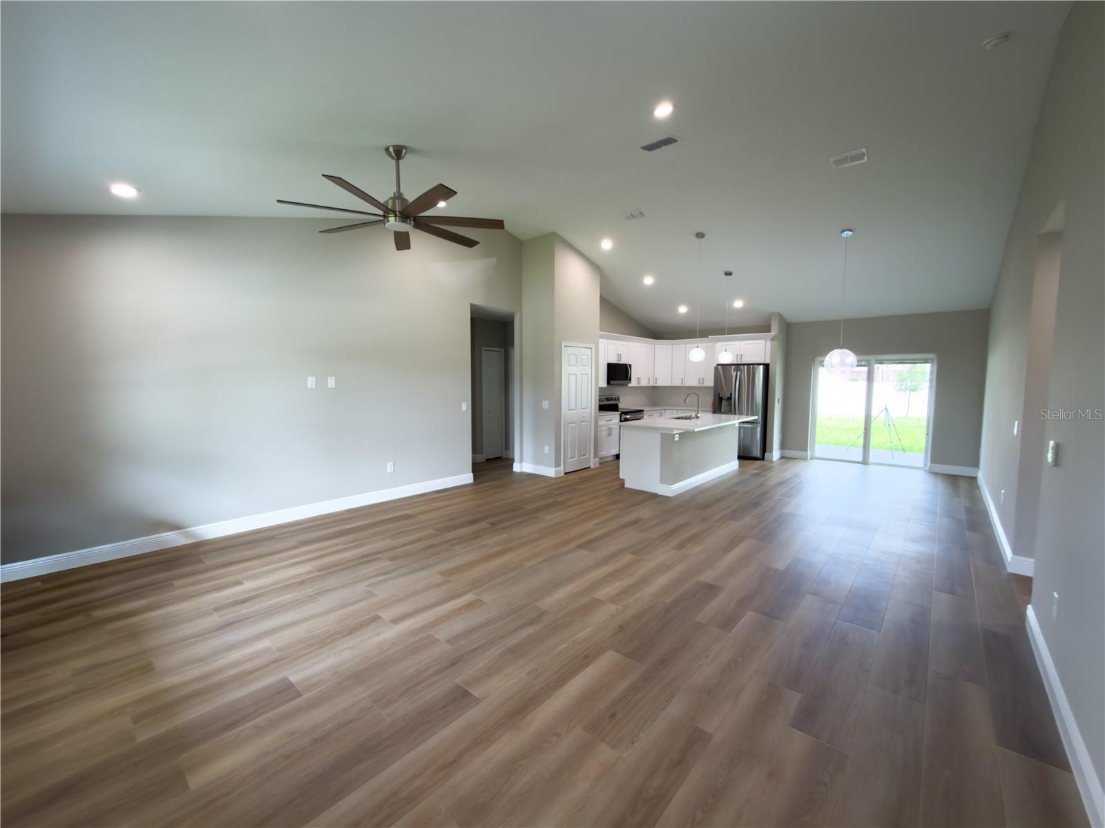 1592 E Normandy Blvd Property Photo 11