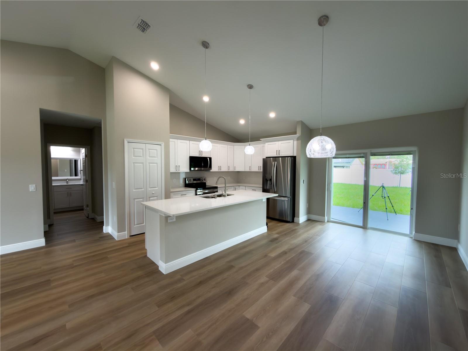 1592 E Normandy Blvd Property Photo 12